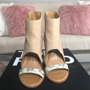 Dolce vita neutral wedges